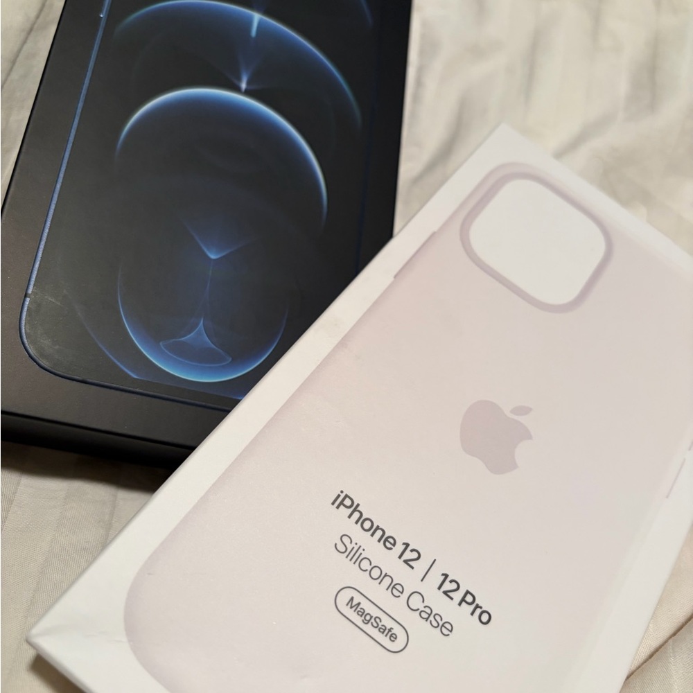 IPHONE 12 Pro 512 GB PHONE and 6 cases